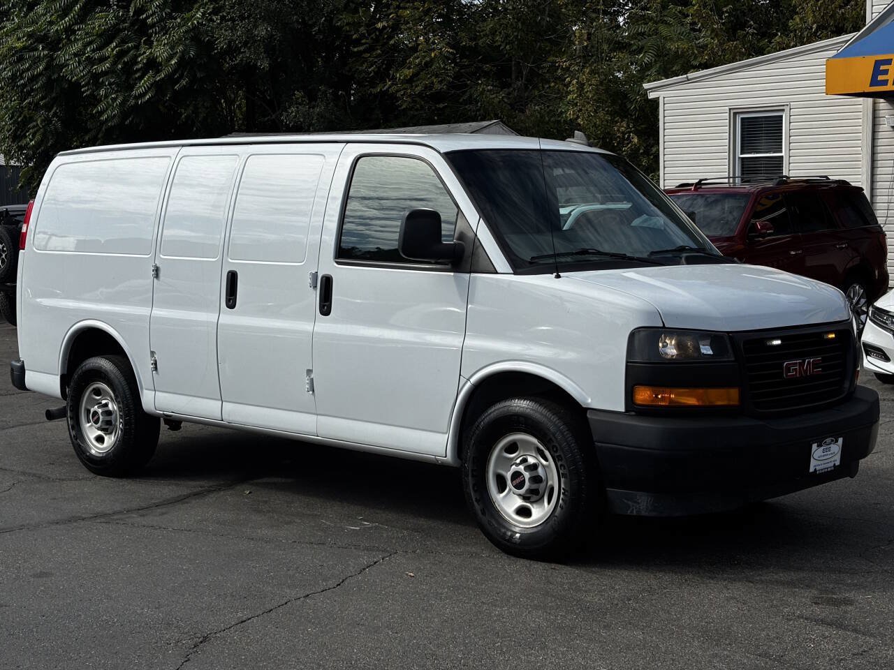 Used 2018 GMC Savana 2500 w/ Driver Convenience Package RWD image 2