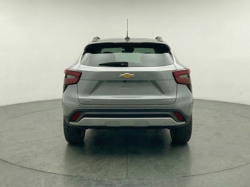 Used 2025 Chevrolet Trax LT w/ LT Convenience Package image 7