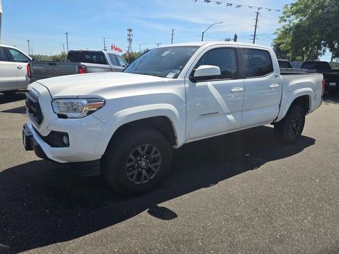 Used 2022 Toyota Tacoma SR5 RWD image 7