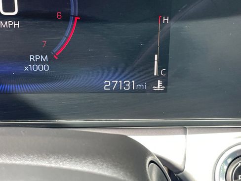 Used 2025 Chevrolet Trax LT w/ LT Convenience Package image 41