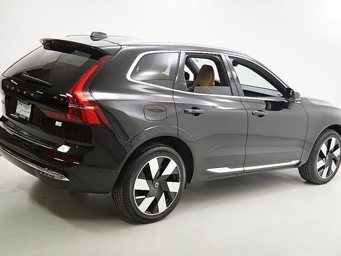 Certified 2023 Volvo XC60 T8 Ultimate w/ Climate Package image 9