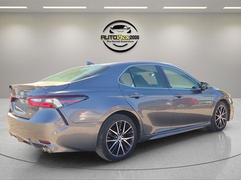 Used 2021 Toyota Camry SE image 7