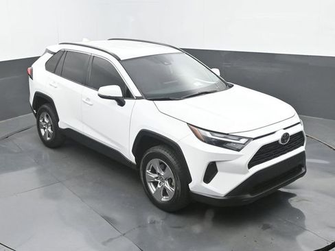 Used 2022 Toyota RAV4 XLE image 32