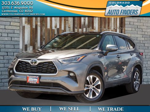 Used 2022 Toyota Highlander XLE AWD/4WD image 1