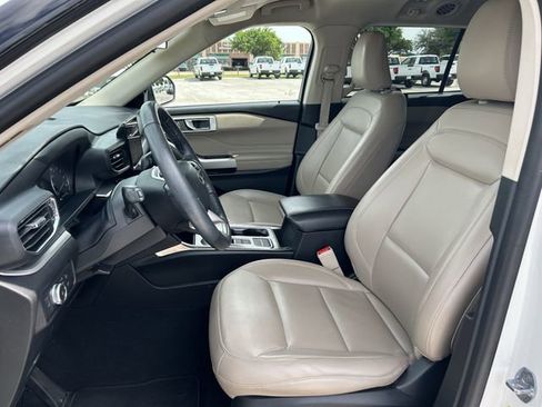 Used 2022 Ford Explorer XLT w/ Equipment Group 202A image 26