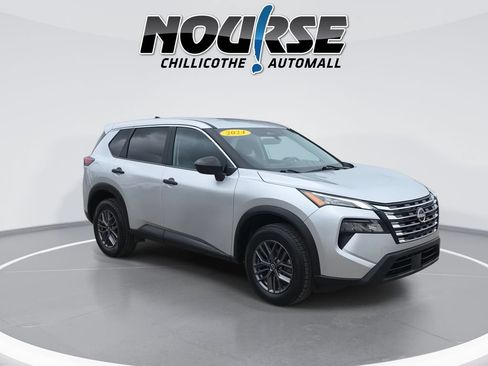 Used 2024 Nissan Rogue S FWD image 2