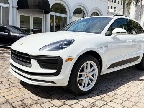 Used 2022 Porsche Macan AWD/4WD image 3