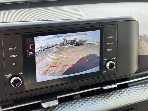 Used 2023 Kia Carnival LX image 31