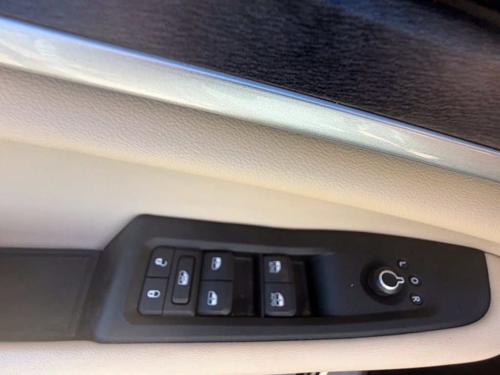 Used 2025 Jeep Grand Cherokee Limited AWD/4WD image 47
