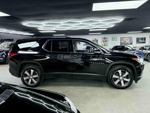 Used 2021 Chevrolet Traverse LT w/ LT Premium Package FWD image 5