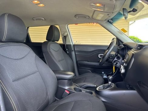 Used 2015 Kia Soul + FWD image 23