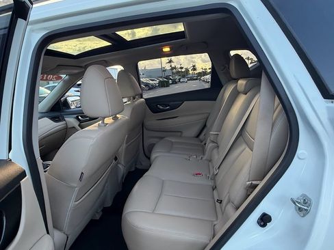 Used 2018 Nissan Rogue SL w/ Premium Package AWD/4WD image 12