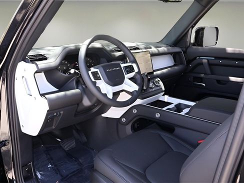 New 2025 Land Rover Defender 90 X-Dynamic SE image 11