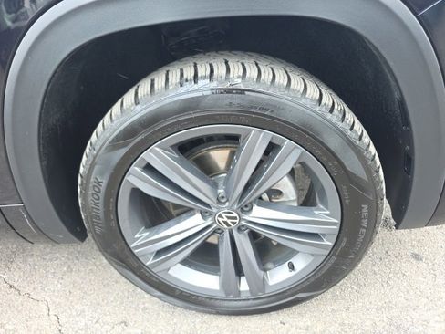 Used 2021 Volkswagen Atlas Cross Sport SE w/ Panoramic Sunroof Package image 8