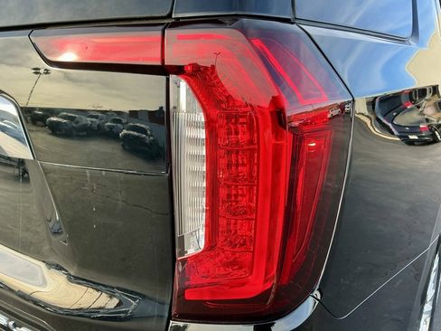Used 2023 GMC Yukon SLT image 16