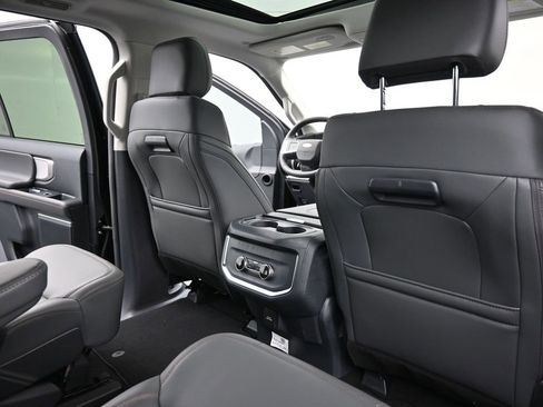 New 2025 Ford Expedition Active image 12