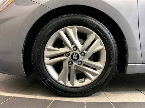 Used 2019 Hyundai Elantra SEL w/ Cargo Package image 7