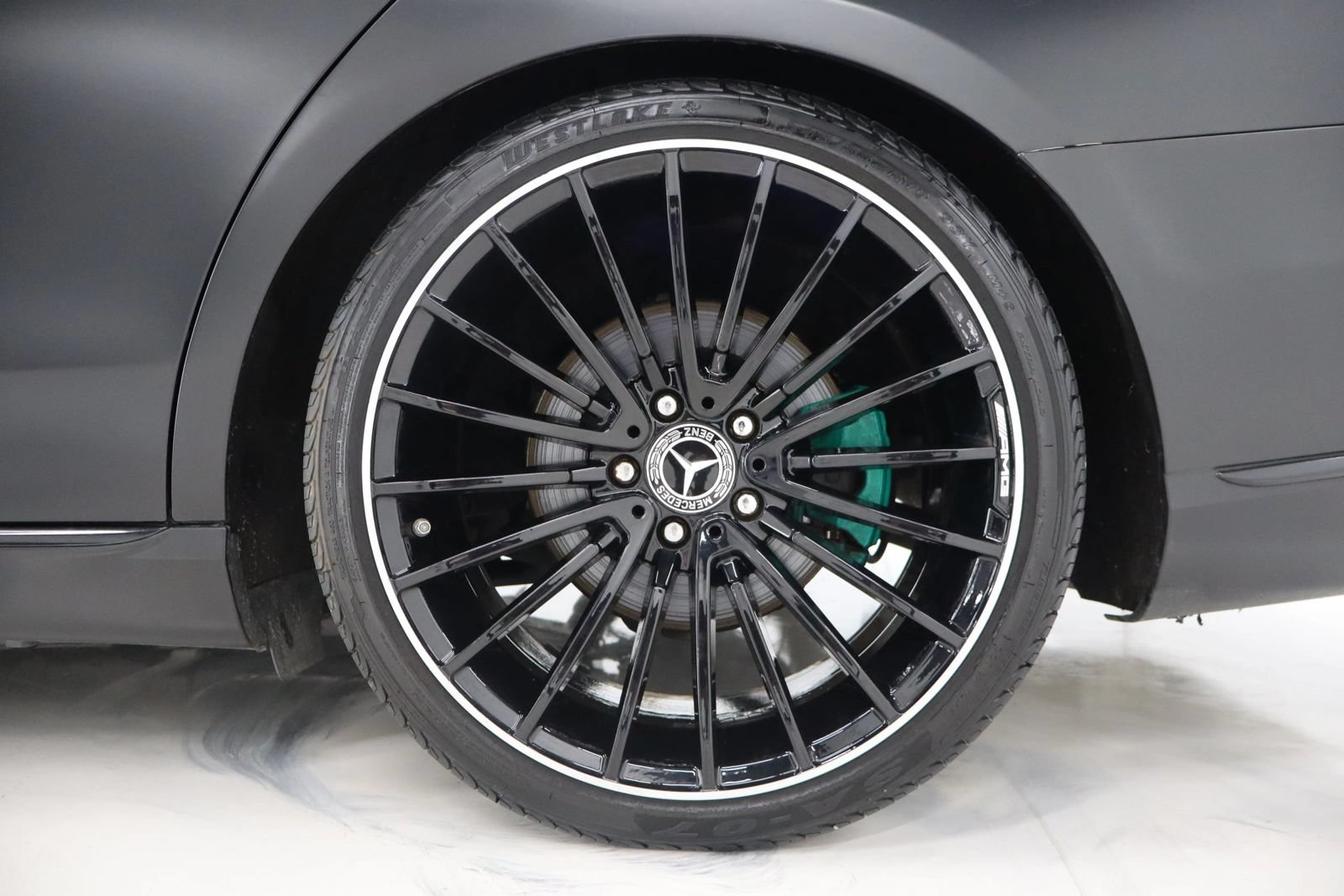 Used 2017 Mercedes-Benz E 300 4MATIC image 5