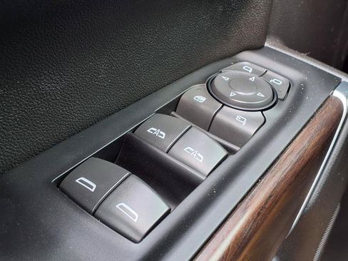 Used 2022 GMC Sierra 1500 SLT RWD image 16