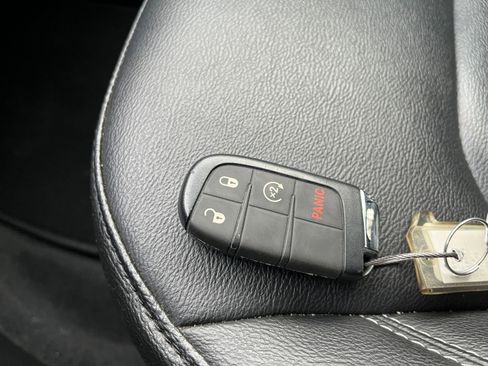 Used 2025 Jeep Compass Limited image 21