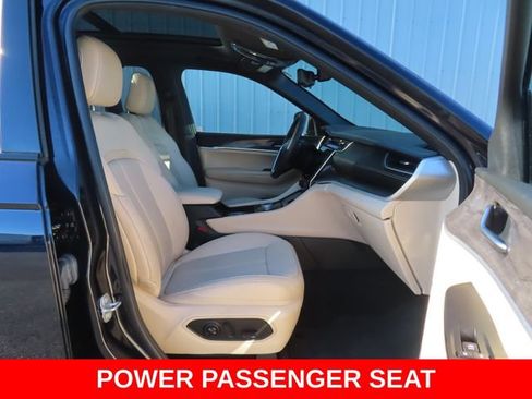 Used 2023 Jeep Grand Cherokee Limited w/ Luxury Tech Group II AWD/4WD image 25