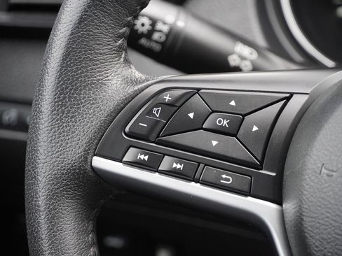 Used 2020 Nissan Rogue SV image 32