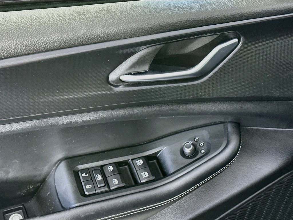 Used 2025 Jeep Grand Cherokee Laredo X RWD image 24