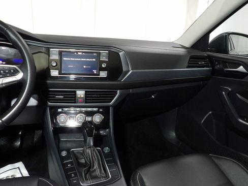 Used 2024 Volkswagen Jetta SE image 13