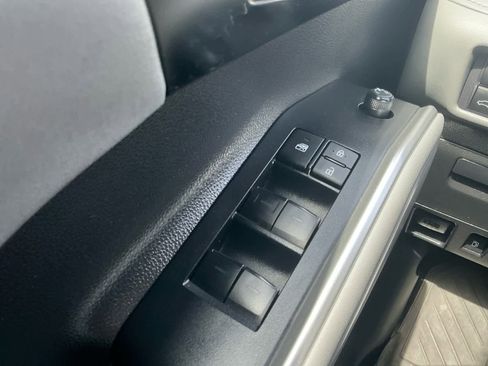 Used 2023 Toyota Highlander XLE image 19