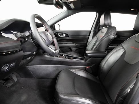 Used 2024 Jeep Compass Trailhawk image 11