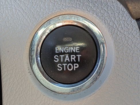 Used 2015 Toyota Sienna XLE image 27