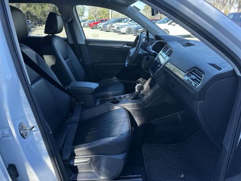 Used 2024 Volkswagen Tiguan SE image 17