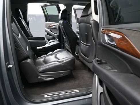 Used 2020 Cadillac Escalade ESV Luxury image 21
