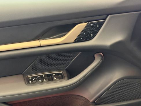 Certified 2025 Porsche Taycan 4S image 11