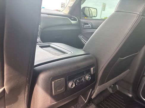 Used 2020 Chevrolet Suburban LT w/ Luxury Package RWD image 11