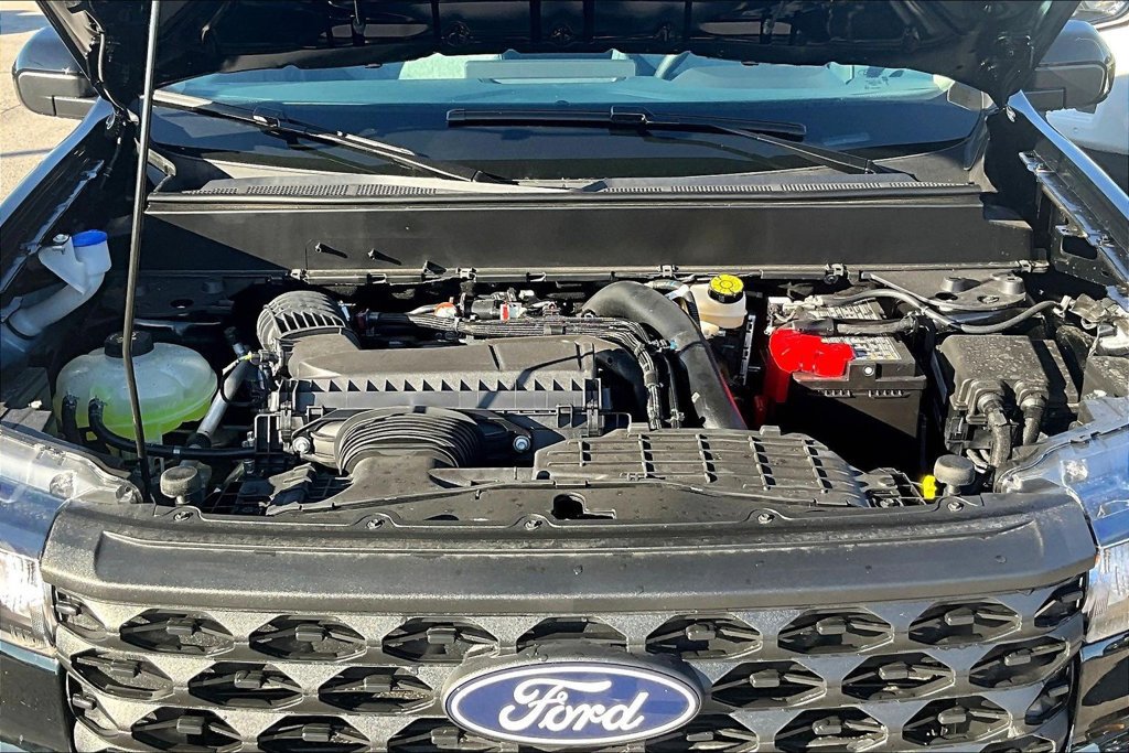 New 2026 Ford Maverick XLT w/ XLT Luxury Package FWD image 11