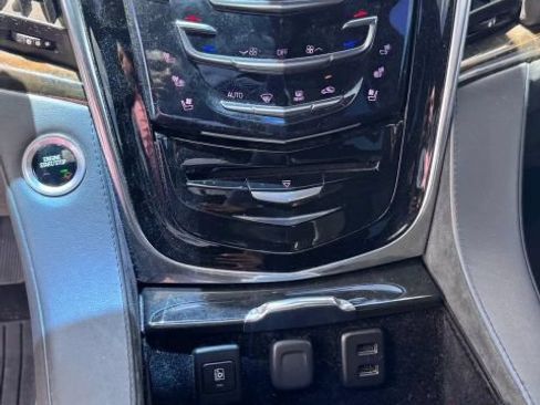 Used 2017 Cadillac Escalade ESV Platinum AWD/4WD image 15