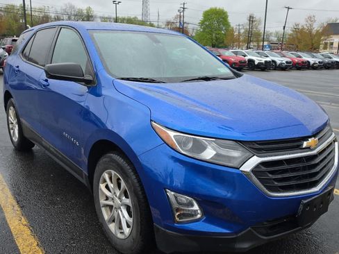 Used 2019 Chevrolet Equinox LS w/ LS Convenience Package AWD/4WD image 4