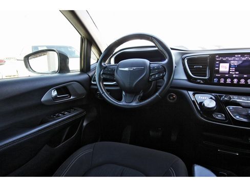 Used 2019 Chrysler Pacifica Touring Plus w/ Advanced Safetytec Group image 10