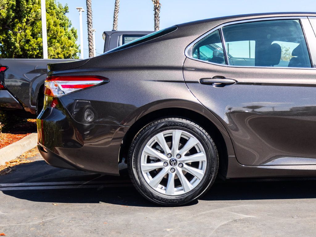 Used 2018 Toyota Camry LE FWD image 5