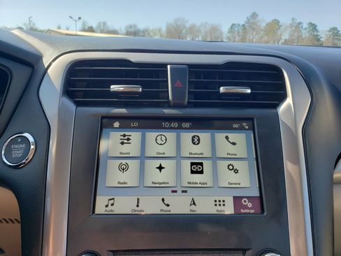 Used 2018 Ford Fusion SE w/ Fusion SE Technology Package FWD image 19