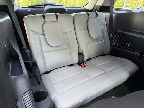 Used 2025 Ford Explorer Active w/ Active Comfort Package RWD image 23