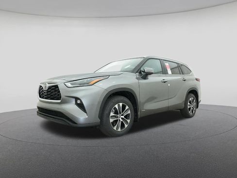 New 2026 Toyota Highlander XLE image 25