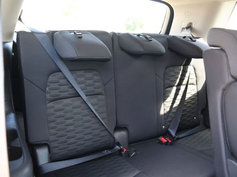 Used 2025 Nissan Pathfinder SV image 13