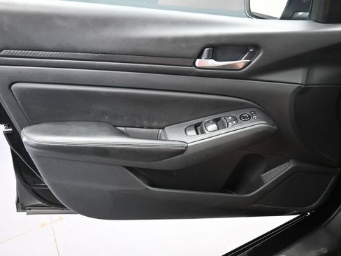 Used 2025 Nissan Altima 2.5 SV FWD image 18