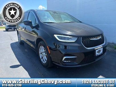 Used 2024 Chrysler Pacifica Touring-L