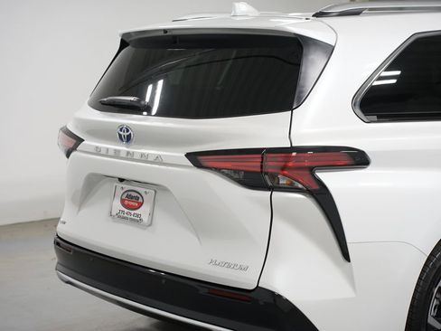 Certified 2025 Toyota Sienna Platinum FWD image 10