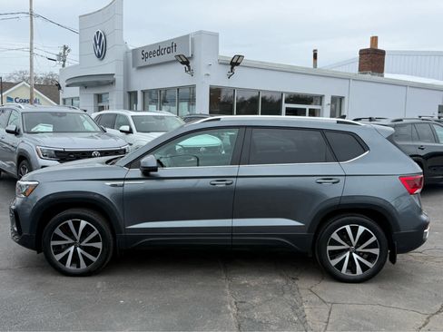 Certified 2022 Volkswagen Taos SE image 4