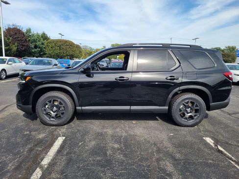 New 2025 Honda Pilot TrailSport image 10