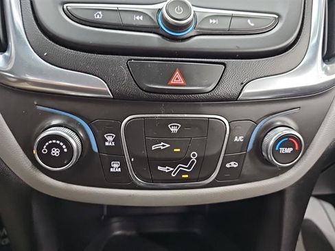 Used 2021 Chevrolet Equinox LS image 16